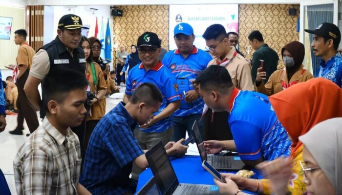 Warga Sidoarjo Kini Tak Perlu Antre Lagi untuk Cetak KTP