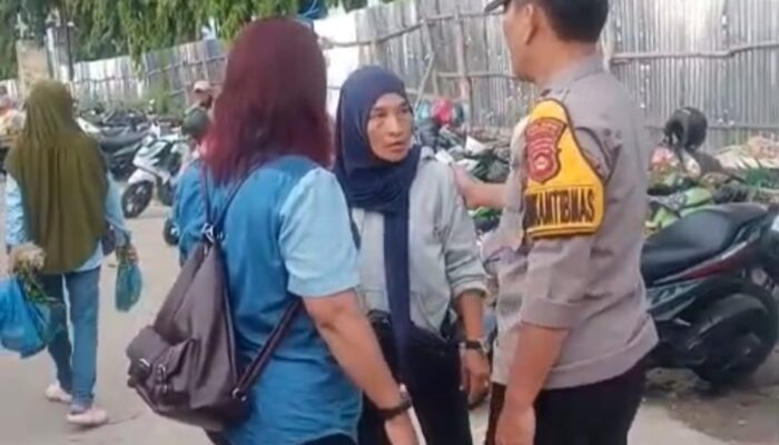 Tegang, Oknum Tanpa SK Parkir Ribut di Pasar Prabumulih
