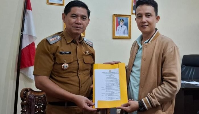 Serahkan SK Carateker, Riza Vahlevi Optimis Bawa Semangat Baru Kepemudaan Talang Kelapa