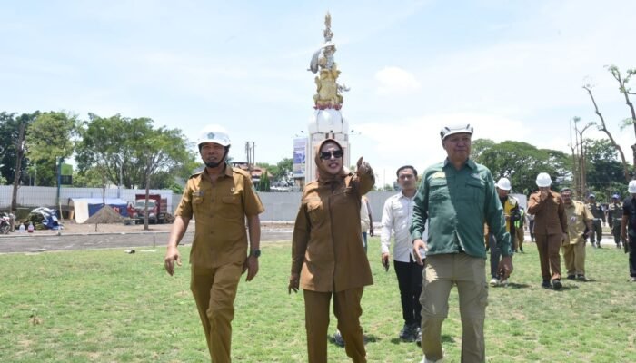 Wabup Sidoarjo Mimik Idayana Pantau Progres Revitalisasi Alun-Alun, Ingatkan Komitmen Penyelesaian Proyek