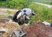 Innova Tabrak Pondasi Beton, Satu Orang Patah Tangan