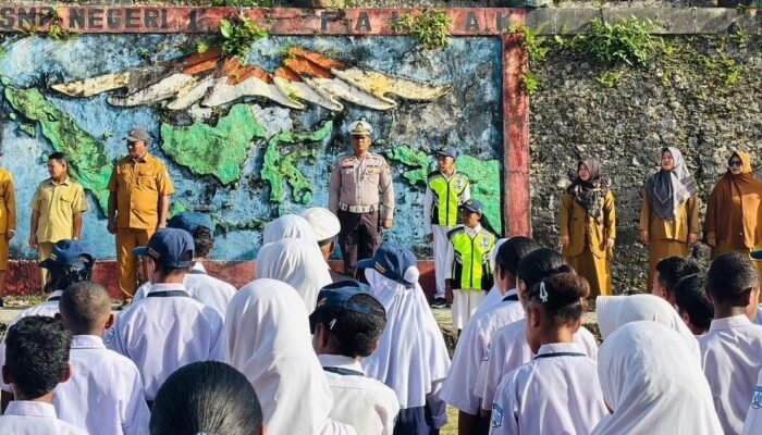 Satlantas Polres Fakfak Tanamkan Nilai Disiplin Untuk Pelajar