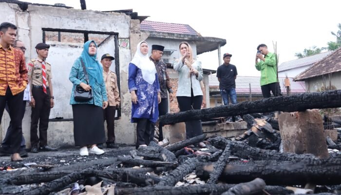 Air Mata Warga di Balik Puing, Putri Azizah Hadir Bawa Harapan