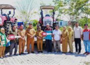 Bupati Aceh Tamiang Serahkan 5 Unit Traktor Roda Empat Kepada Kelompok Tani