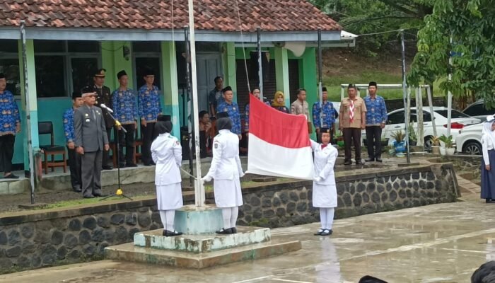 Semangat Sumpah Pemuda Menyala di Bawah Hujan: Camat Pamarican Ajak Generasi Muda Wujudkan Indonesia Emas 2045