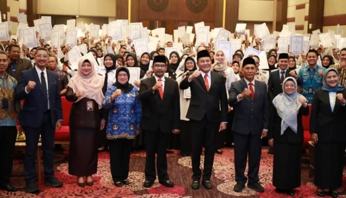 Bupati Subandi Lantik 324 PPPK, Tingkatkan Profesionalisme dan Berintegritas Pelayanan Terbaik kepada Masyarakat