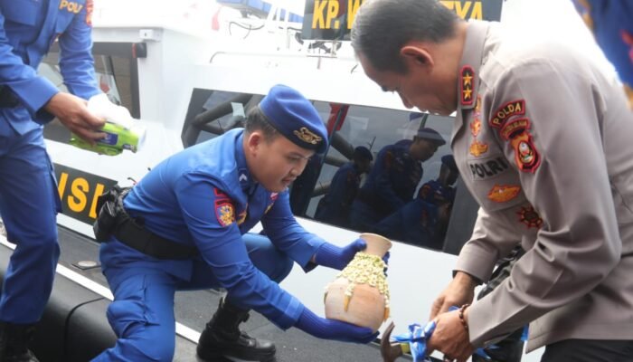 Kapolda Sumsel Resmikan KP Wira Satya V-2018 dan Klinik Terapung Ditpolairud