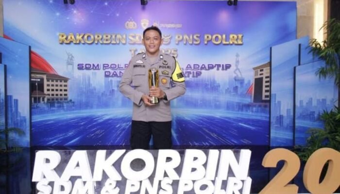 Aiptu Harmanto, Bhabinkamtibmas Polsek Fakfak Raih Penghargaan Polisi Berintegritas