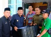Bupati Muba Serahkan Bantuan Alat Pasca Panen untuk Petani Karet