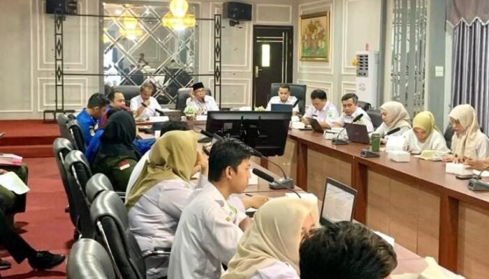 Kusmayadi Staff Ahli Bupati PALI Pimpin Rapat Pembahasan Perbup Rencana Aksi Penerapan SPM