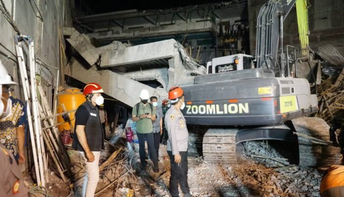 Bupati Subandi Aktif Pantau Proses Pencarian Korban Runtuhnya Mushola Ponpes Al Khoziny