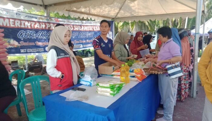 Dinas Ketapang Sulbar Gelar Pasar Murah, Masyarakat Antusias