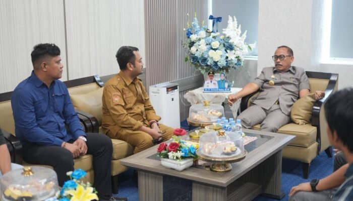 Kadis Pariwisata Dampingi Gubernur Sulbar Terima Panitia Festival Mamuju 2025