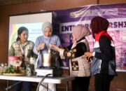 Pertamina Patra Niaga Regional Sumbagsel dan Mahasiswa UNSRI Wujudkan UMKM Sutra Go Digital di Kampung Sugihwaras
