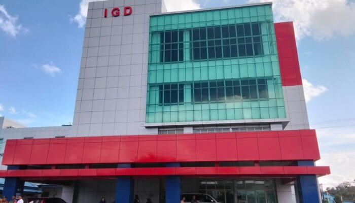 Diduga Keracunan MBG, Belasan Anak Pelajar Dilarikan ke RSUD Putussibau