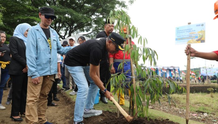 Peringati Hari Pahlawan, Walikota Malang Tanam 1000 Pohon Durian