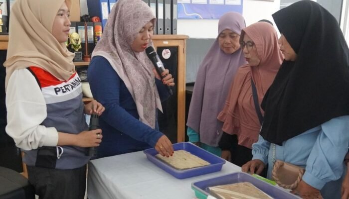 Pertamina Patra Niaga Regional Sumbagsel Bangun Ekonomi Hijau Bersama PKK Lewat Program Kebun Hidroponik KAMI PENTING