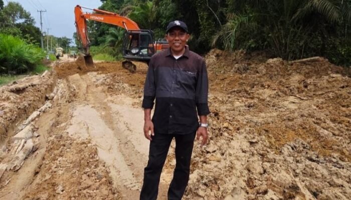 Tanpa Tunggu Anggaran Ketut Ridwan Bergerak Perbaiki Jalan