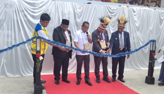 Menteri Bahlil Lahadalia Resmikan Pasar Rakyat Trumburuni Fakfak