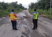 Kerusakan Jalan Lintas Timur di Kaliberau Makin Parah