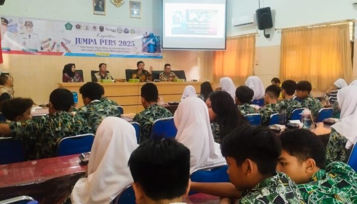 Diskominfo Gelar Jumpa Pers bersama DPRD Komisi D dan JOSS dalam Menangkal Hoax di Era Digital di SMPN 1 Sidoarjo