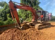 Pembangunan KDKMP Kelakar Kapuas Hulu Mulai Digerakkan Satu Unit Excavator Diterjunkan