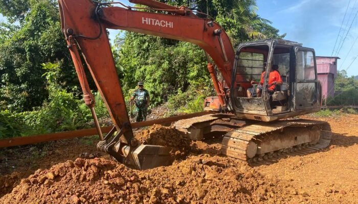 Pembangunan KDKMP Kelakar Kapuas Hulu Mulai Digerakkan Satu Unit Excavator Diterjunkan