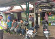Sasar Tukang Ojek, Bhabinkamtibmas Karanganyar Gelar Sosialisasi Operasi Zebra Candi 2025 di Tugu Durian