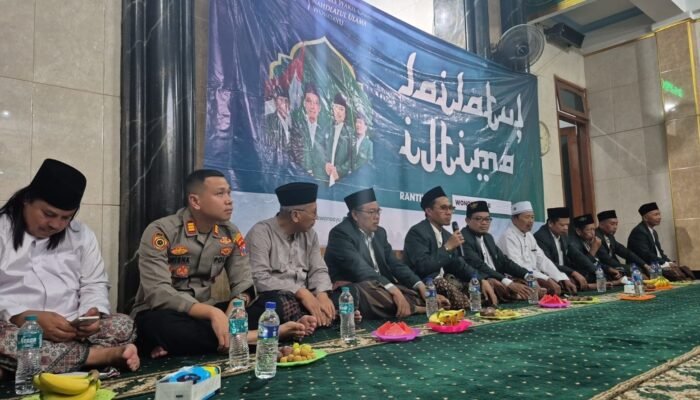 Kapolsek Wonoayu Hadiri Lailatul Ijtima, Perkuat Sinergitas dengan Tokoh Agama