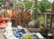 Trotoar Jembatan Embong Brantas Ambrol, Walikota Malang Siapkan Skema Satu Lajur