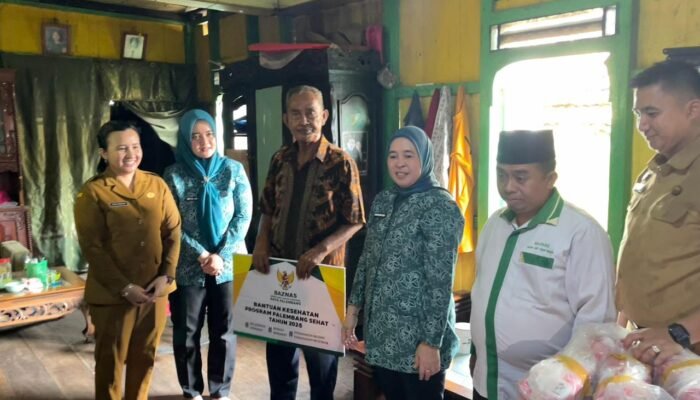 TP PKK-Baznas Kota Palembang Salurkan Bantuan Dana Buku untuk Siswa MI Darussalam