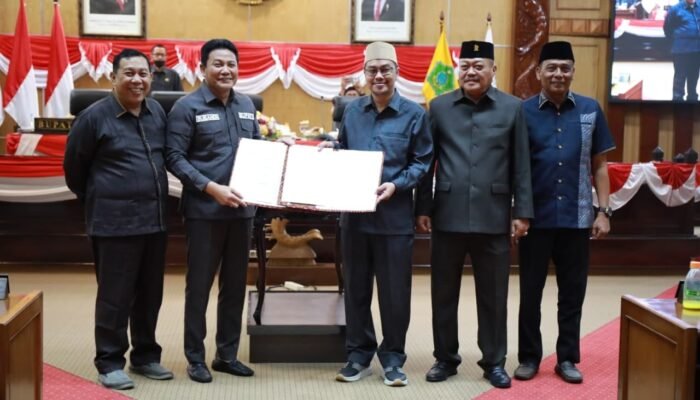 Pemkab dan DPRD Sepakati APBD Sidoarjo 2026 Resmi Rp 5,716 Triliun, Bupati Subandi Fokuskan Pembangunan Maksimal