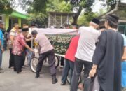 Wujud Kepedulian, Personil Polsek Buduran Dampingi Prosesi Pemakaman Warga Setempat