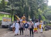 Polsek Krembung Amankan Persembahyangan Piodalan di Pura Penataran Agung Margo Wening