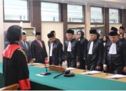 Junjung Integritas, 76 Advokat Resmi Disumpah Ketua PT Jambi