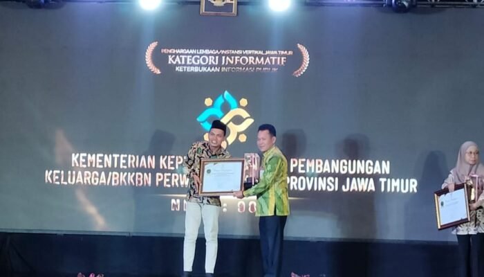 Kemendukbangga/BKKBN Provinsi Jawa Timur Raih Penghargaan di Ajang KI Awards Jawa Timur 2025