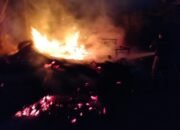 Diduga Karna Arus Pendek Listrik Satu Rumah Semi Permanen Hangus Dilalap Sijago Merah