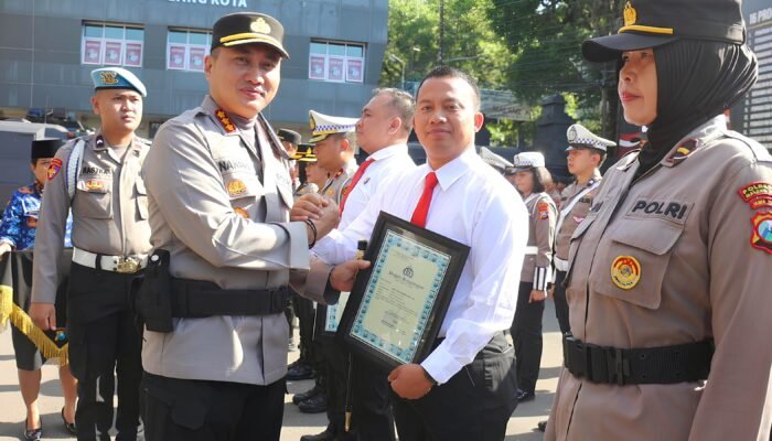 Dedikasi dan Kinerja Bagus, 33 Personil Polresta Malang Dapat ‘Reward’