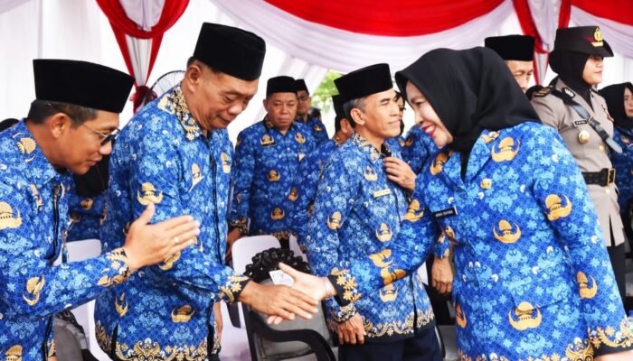 Wabup Sidoarjo Mimik Idayana Pimpin Upacara Bendera HUT Korpri ke-54