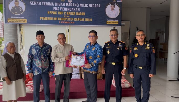 Bea Cukai Nanga Badau Serahkan Hibah Barang Milik Negara ke Pemkab Kapuas Hulu