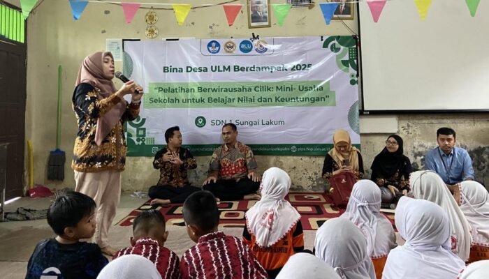 Mahasiswa IPS ULM Ajak Siswa SDN Sungai Lakum 1 Belajar Kelola Uang Sejak Dini