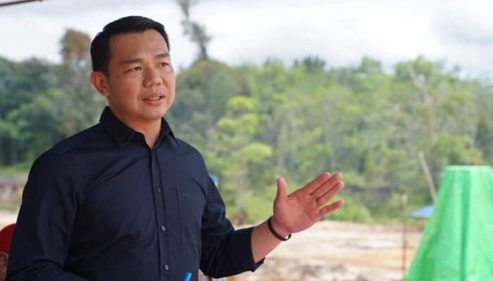 Bupati Kapuas Hulu Minta Konflik Masyarakat Desa Bika dan PT BIA Diselesaikan Melalui Mediasi