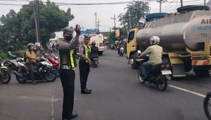 Polresta Sidoarjo Melayani Masyarakat Lancarkan Arus Lalu Lintas dan Tingkatkan Keamanan 