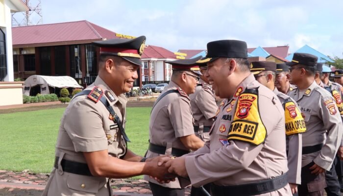 Polres Kapuas Hulu Gelar Kenal Pamit Kapolsek Silat Hulu dan Kapolsek Seberuang