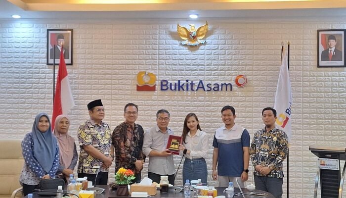 PTBA Raih Predikat Badan Publik Informatif 2025
