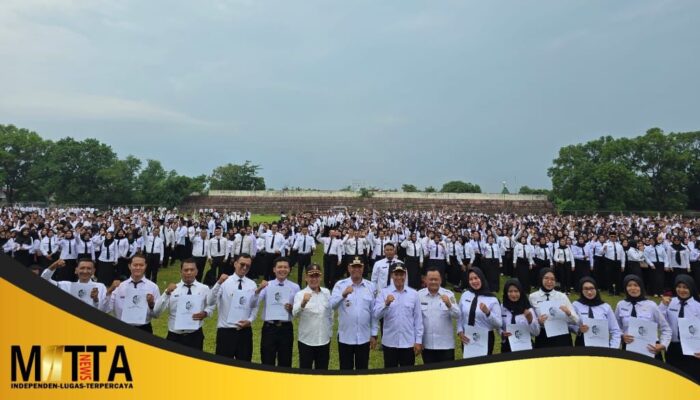 Sempat Diguyur Hujan Deras, 5.415 PPPK Paruh Waktu Tulungagung Tetap Antusias Terima SK: Bupati Tegaskan Mereka Bukan Beban Daerah