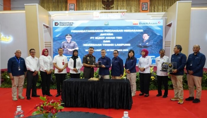Wujudkan Proyek Strategis Sesuai GCG, PTBA dan Kejati Lampung Tandatangani PKS Bantuan Hukum dan TJSL