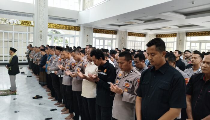 Polresta Sidoarjo Gelar Shalat Ghaib dan Doa Bersama untuk Korban Bencana di Aceh, Sumut dan Sumbar