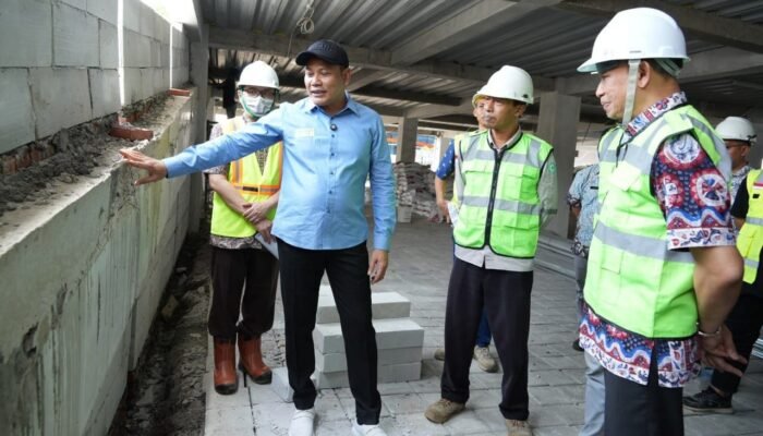Bupati Subandi Sidak Proyek Double Deck Parking RSUD R.T. Notopuro, Temukan Banyak Ketidaksesuaian Pekerjaan