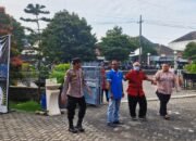 Jelang Nataru, Bhabinkamtibmas Tropodo Perkuat Keamanan Gereja Salib Suci